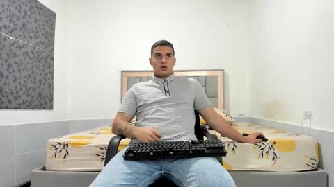 Snapshot of simonkeler chatting on January 2026 12:47:01 AM SIMON KELER online show from January 2026 12:47:01 AM