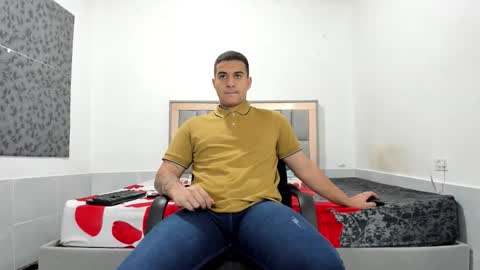 Snapshot of simonkeler chatting on February 2026 06:00:02 PM SIMON KELER online show from February 2026 06:00:02 PM