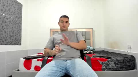 Snapshot of simonkeler chatting on February 2026 01:01:02 AM SIMON KELER online show from February 2026 01:01:02 AM