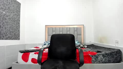 Snapshot of simonkeler chatting on February 2026 01:07:01 PM SIMON KELER online show from February 2026 01:07:01 PM