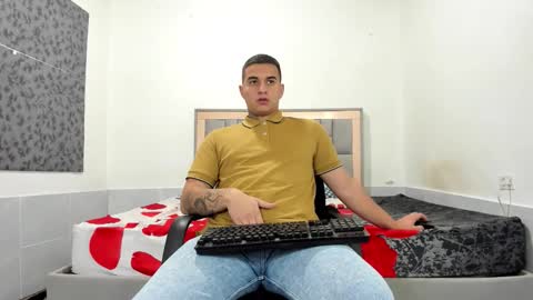 Snapshot of simonkeler chatting on February 2026 01:12:01 AM SIMON KELER online show from February 2026 01:12:01 AM