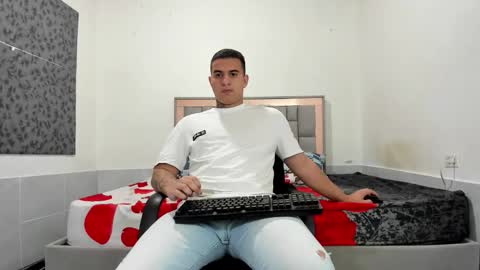 Snapshot of simonkeler chatting on February 2026 12:07:01 AM SIMON KELER online show from February 2026 12:07:01 AM