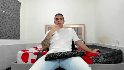 Snapshot of simonkeler chatting on February 2026 06:26:01 AM SIMON KELER online show from February 2026 06:26:01 AM