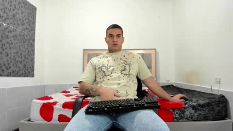 Snapshot of simonkeler chatting on February 2026 01:45:02 PM SIMON KELER online show from February 2026 01:45:02 PM