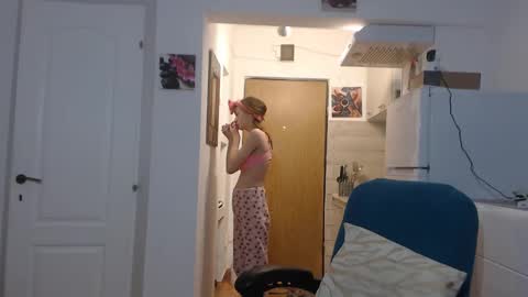 Snapshot of simyhvn chatting on February 2025 05:29:02 AM simyhvn online show from February 2025 05:29:02 AM