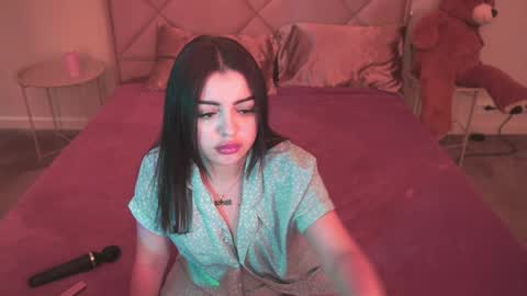 Snapshot of sinfulkittenn chatting on June 2026 06:18:02 AM Kira online show from June 2026 06:18:02 AM