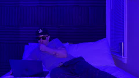 Sir Daddy McQween online show from December 2025 04:43:01 AM