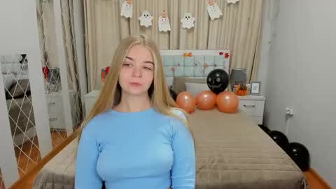 SirenaBloom online show from October 2025 05:51:01 AM