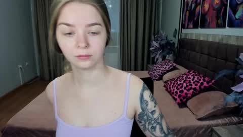 Snapshot of sirenabloom chatting on May 2026 04:29:02 AM SirenaBloom online show from May 2026 04:29:02 AM