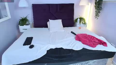 sirenyrouss online show from July 2026 10:12:02 PM