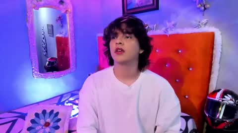 Snapshot of sirius_angels chatting on December 2024 09:24:01 PM Sirius angels online show from December 2024 09:24:01 PM