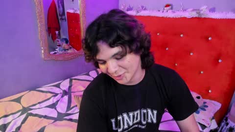 Snapshot of sirius_angels chatting on December 2024 08:27:02 PM Sirius angels online show from December 2024 08:27:02 PM