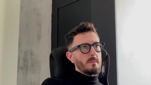 Sir Max online show from November 2025 12:50:02 PM