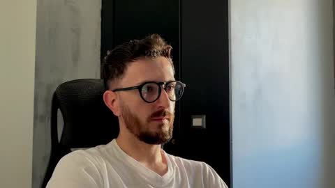 Sir Max online show from November 2025 10:26:02 AM