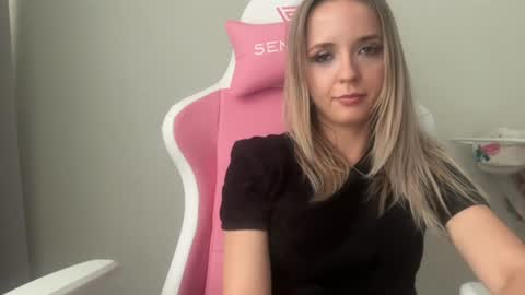 Sisi Bunny online show from June 2026 04:49:02 PM