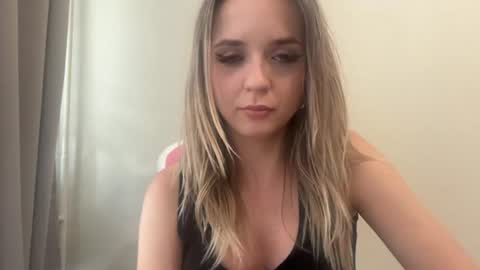Sisi Bunny online show from June 2026 04:37:02 PM