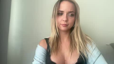 Sisi Bunny online show from July 2026 04:10:01 PM