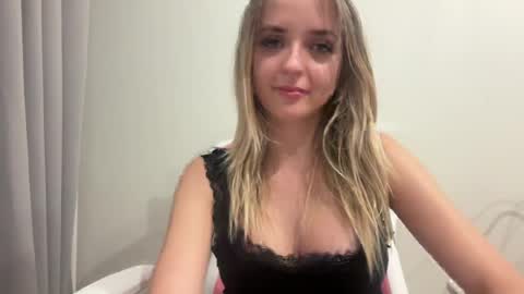 Sisi Bunny online show from July 2026 07:39:01 PM
