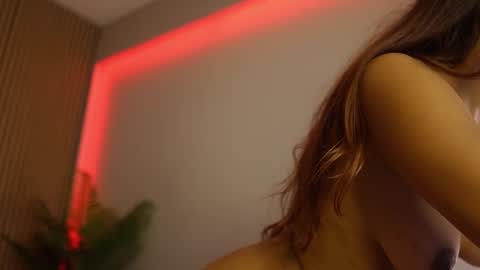 Dee online show from November 2025 08:52:02 PM