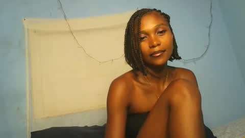 Snapshot of sissi0325 chatting on February 2026 07:01:01 PM Sissi0325 online show from February 2026 07:01:01 PM