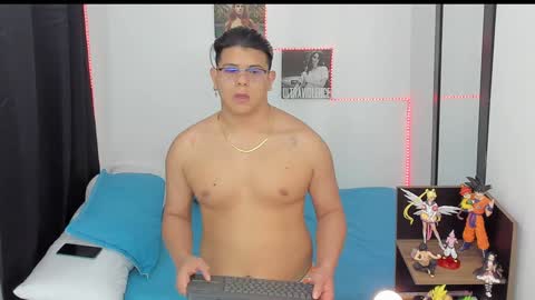 Snapshot of siul_bigcock chatting on December 2024 11:29:01 PM Siul Thompson online show from December 2024 11:29:01 PM