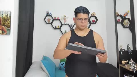 Snapshot of siul_bigcock chatting on February 2025 08:00:01 PM Siul Thompson online show from February 2025 08:00:01 PM