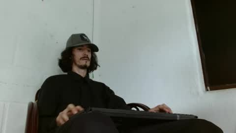 Snapshot of sk8sir chatting on June 2026 04:00:01 PM sk8sir online show from June 2026 04:00:01 PM