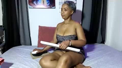 Snapshot of skar_queen11 chatting on October 2025 01:48:02 AM Skarlleth online show from October 2025 01:48:02 AM