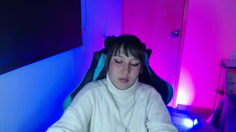 Snapshot of skarlet_adams chatting on April 2026 02:35:01 AM Alice online show from April 2026 02:35:01 AM