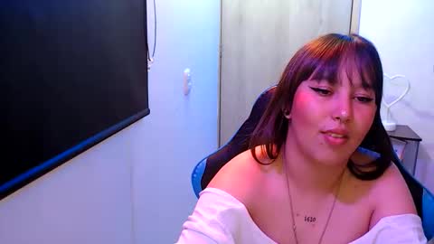 Snapshot of skarlet_adams chatting on May 2026 06:04:01 PM Alice online show from May 2026 06:04:01 PM