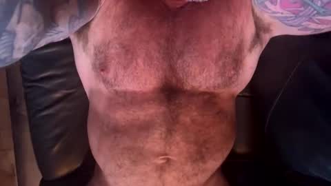 Snapshot of skimaskedbeef chatting on May 2026 04:18:01 AM BEEF online show from May 2026 04:18:01 AM