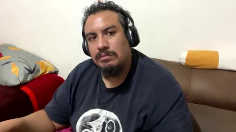 Snapshot of skinhell chatting on December 2024 12:23:01 AM Elias online show from December 2024 12:23:01 AM