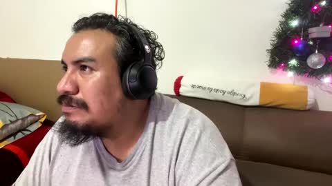 Snapshot of skinhell chatting on January 2025 03:11:02 AM Elias online show from January 2025 03:11:02 AM