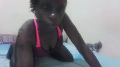 Snapshot of skinny_petite18 chatting on October 2025 07:57:02 PM Munah online show from October 2025 07:57:02 PM