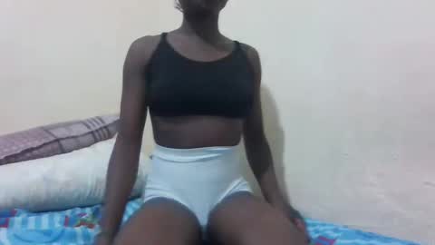Snapshot of skinny_petite18 chatting on October 2025 01:12:02 PM Munah online show from October 2025 01:12:02 PM