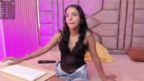 skinny_sarayx online show from July 2026 06:17:02 PM