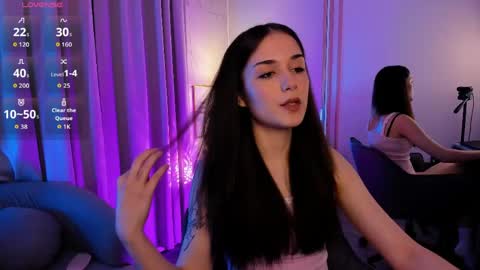Snapshot of skinnyellie chatting on May 2026 08:25:01 PM Ellie online show from May 2026 08:25:01 PM