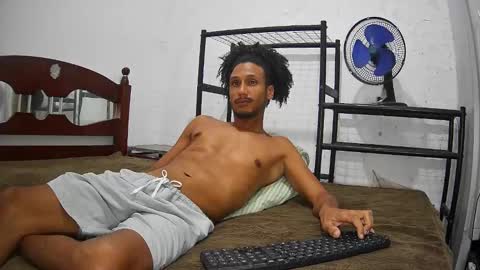 Skinny Latin Man online show from September 2025 09:53:01 PM