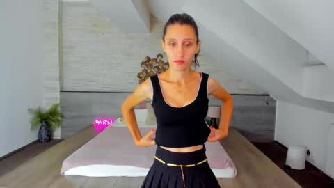 Julia online show from October 2025 04:20:02 AM