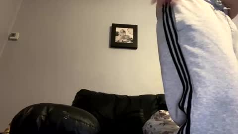 Snapshot of skuzzy25 chatting on December 2024 04:16:02 AM skuzzy25 online show from December 2024 04:16:02 AM