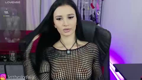 Eliza online show from September 2025 09:37:01 PM