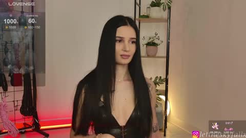 Eliza online show from May 2026 09:44:02 PM