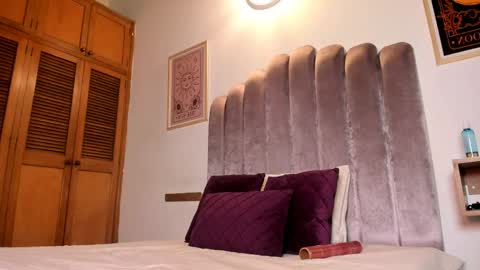 Sky Caroline online show from May 2026 09:43:01 PM