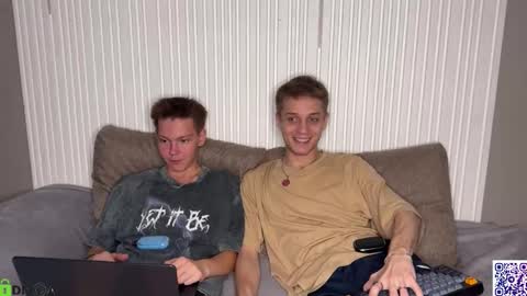 Snapshot of sky_hunter chatting on October 2025 03:45:01 PM sky_hunter online show from October 2025 03:45:01 PM