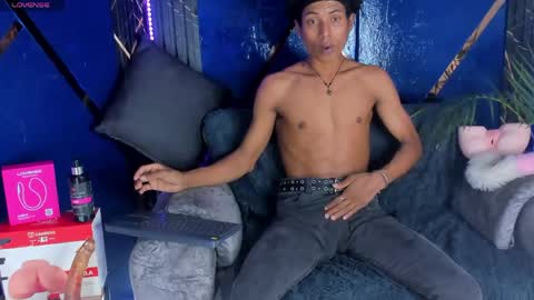 sky_walkerss online show from May 2026 05:54:02 PM