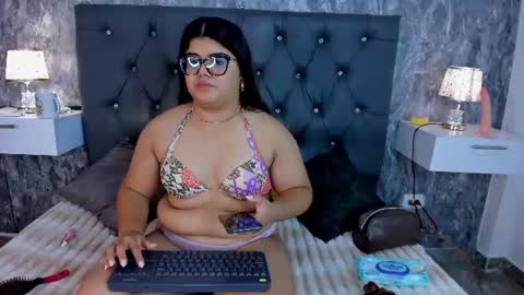 sky_white_ online show from June 2026 12:02:01 PM