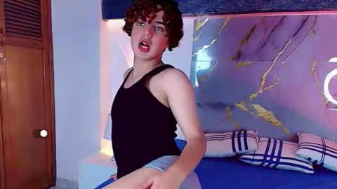 Snapshot of skyee_angel chatting on November 2025 08:30:01 PM Angel online show from November 2025 08:30:01 PM