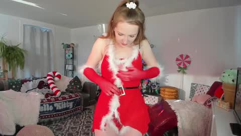 Snapshot of skyewatson chatting on December 2024 07:06:01 PM Skye Watson online show from December 2024 07:06:01 PM