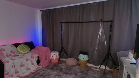 Snapshot of skyewatson chatting on September 2025 06:52:02 PM Skye Watson online show from September 2025 06:52:02 PM