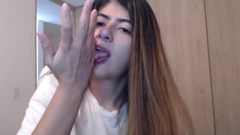 Snapshot of skyler1195 chatting on January 2025 05:50:02 AM Skyler online show from January 2025 05:50:02 AM